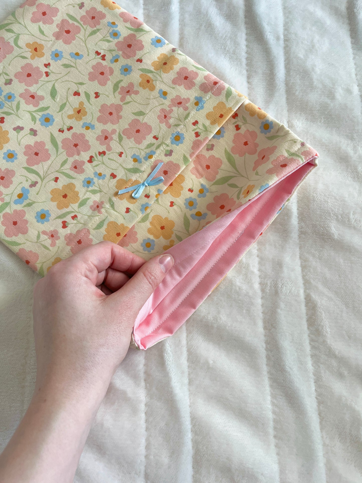 The Summer Large Book Sleeve with blue bow