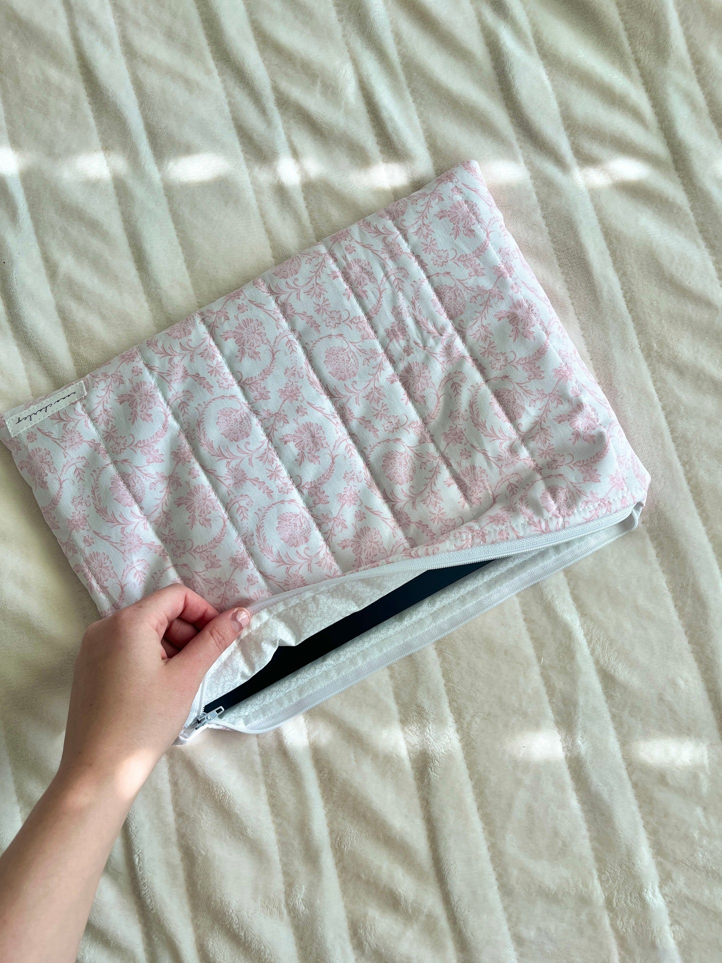 The Vintage Pink Laptop & Tablet Sleeve
