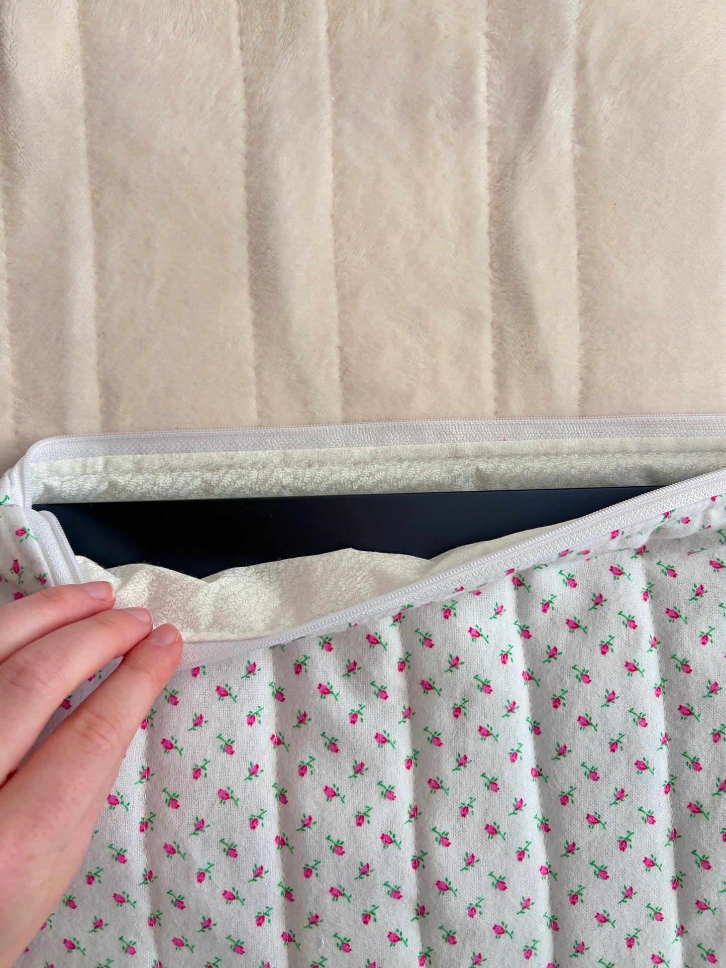 Mini Roses Laptop & Tablet Sleeve