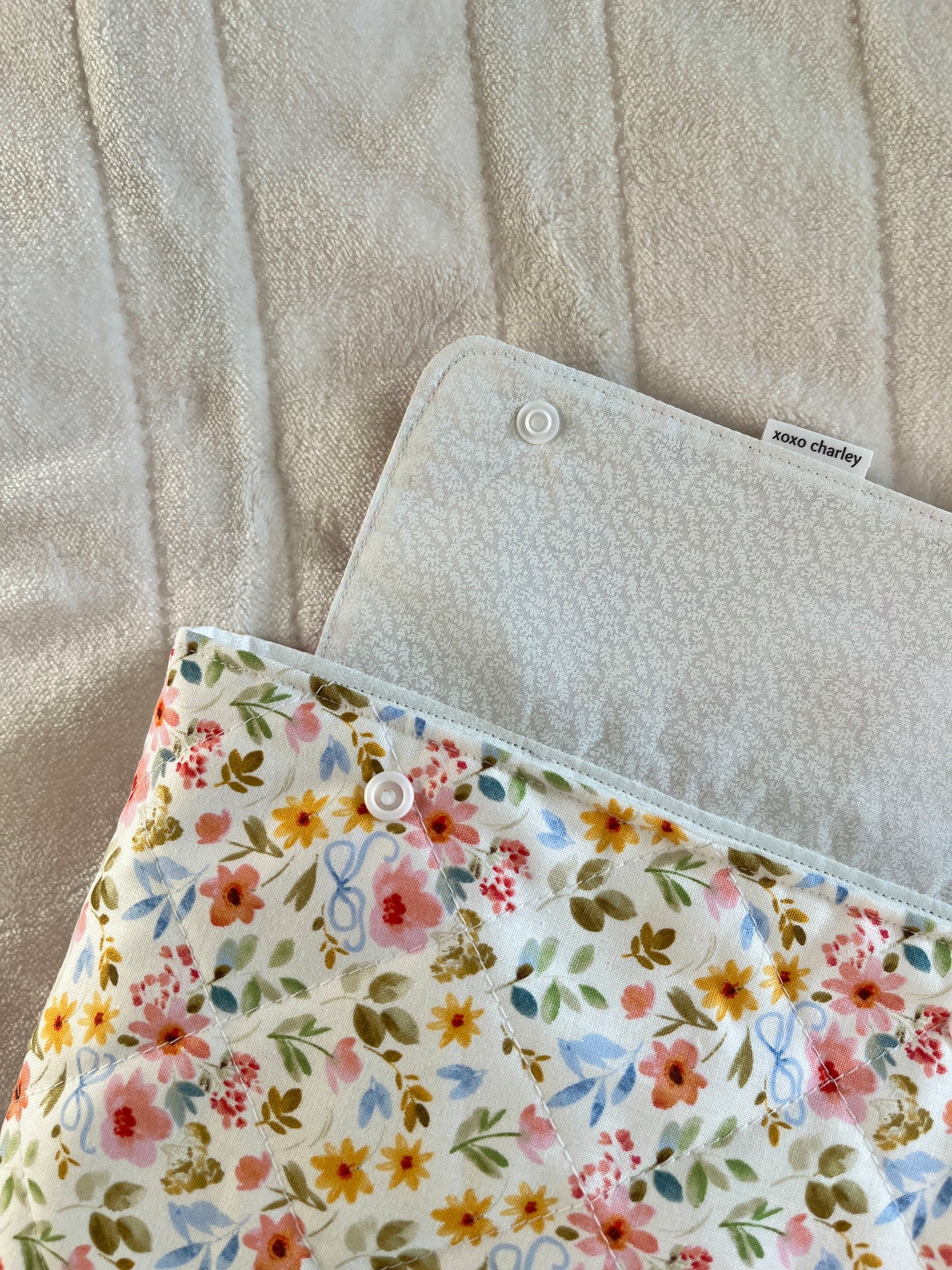 The Medium Bright Floral Bible Sleeve * Limited-Edition *