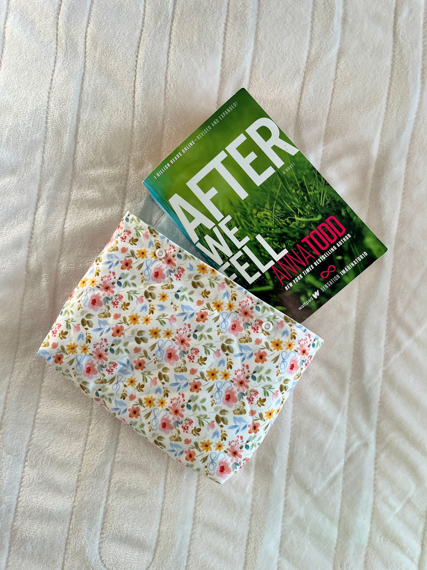 The Medium Bright Floral Bible Sleeve * Limited-Edition *