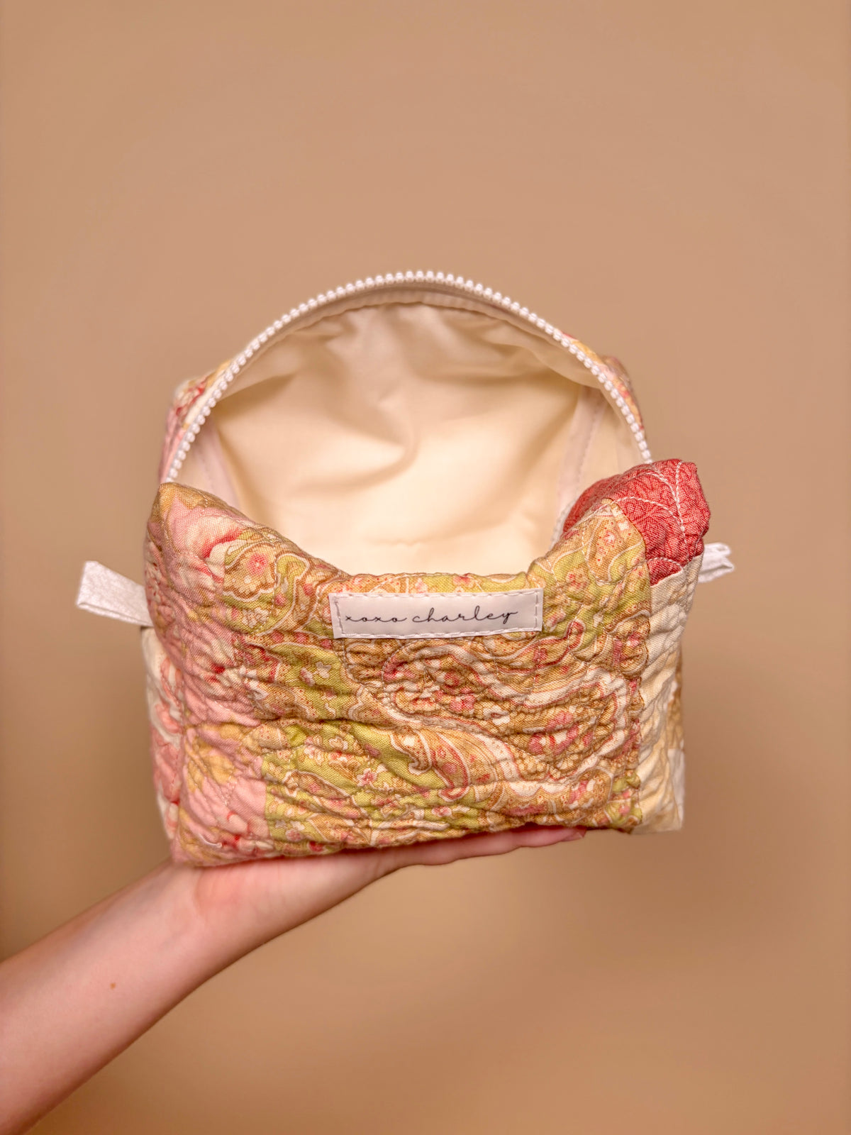 Selena White Medium Makeup Bag *limited-edition*