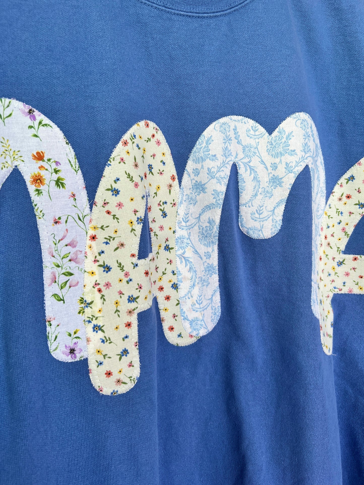"Mama" Crewneck Sweatshirt (Size XL)