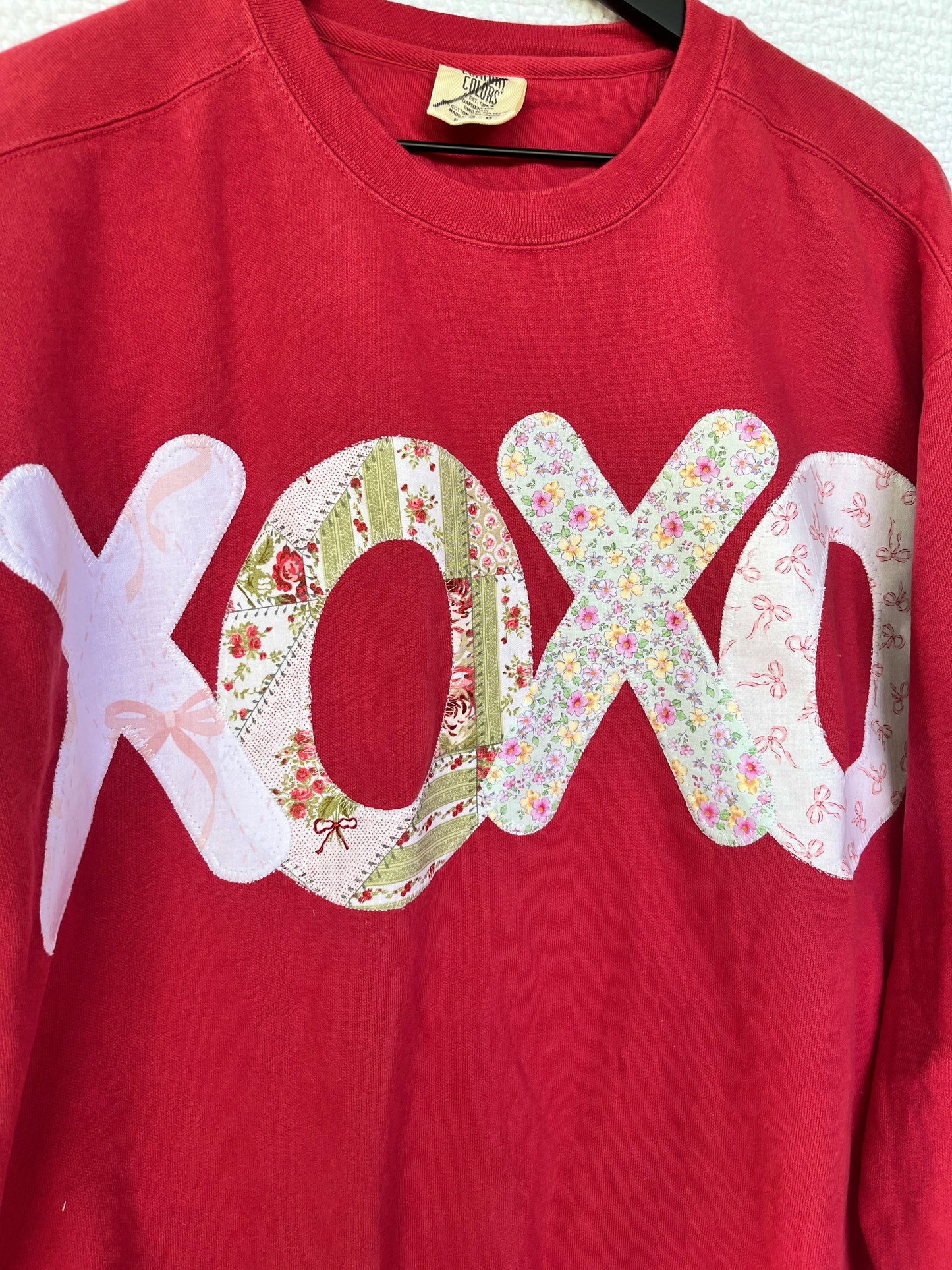 "XOXO" Crewneck Sweatshirt (Size L)