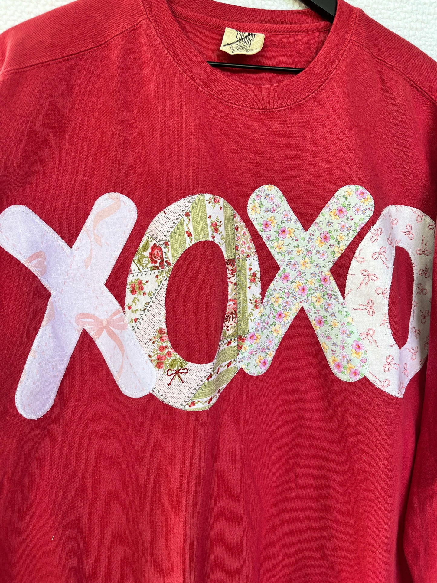 "XOXO" Crewneck Sweatshirt (Size L)