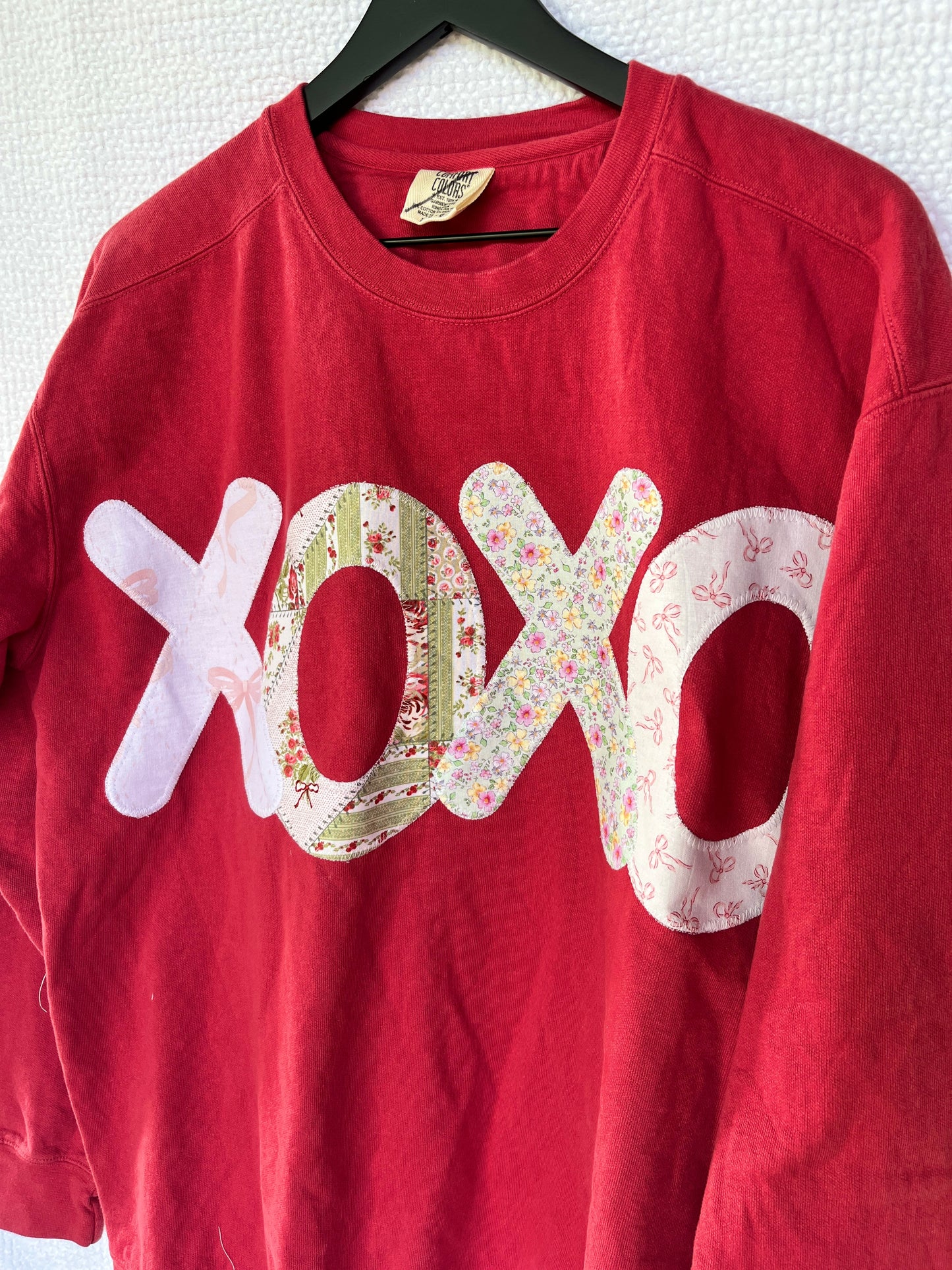 "XOXO" Crewneck Sweatshirt (Size L)