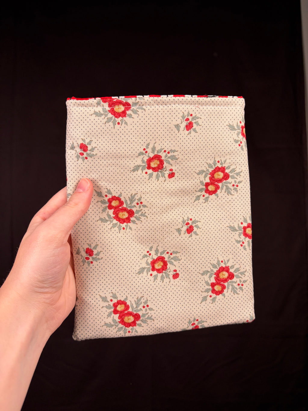 Floral e-reader sleeve in cream with red rose print and stitched front label