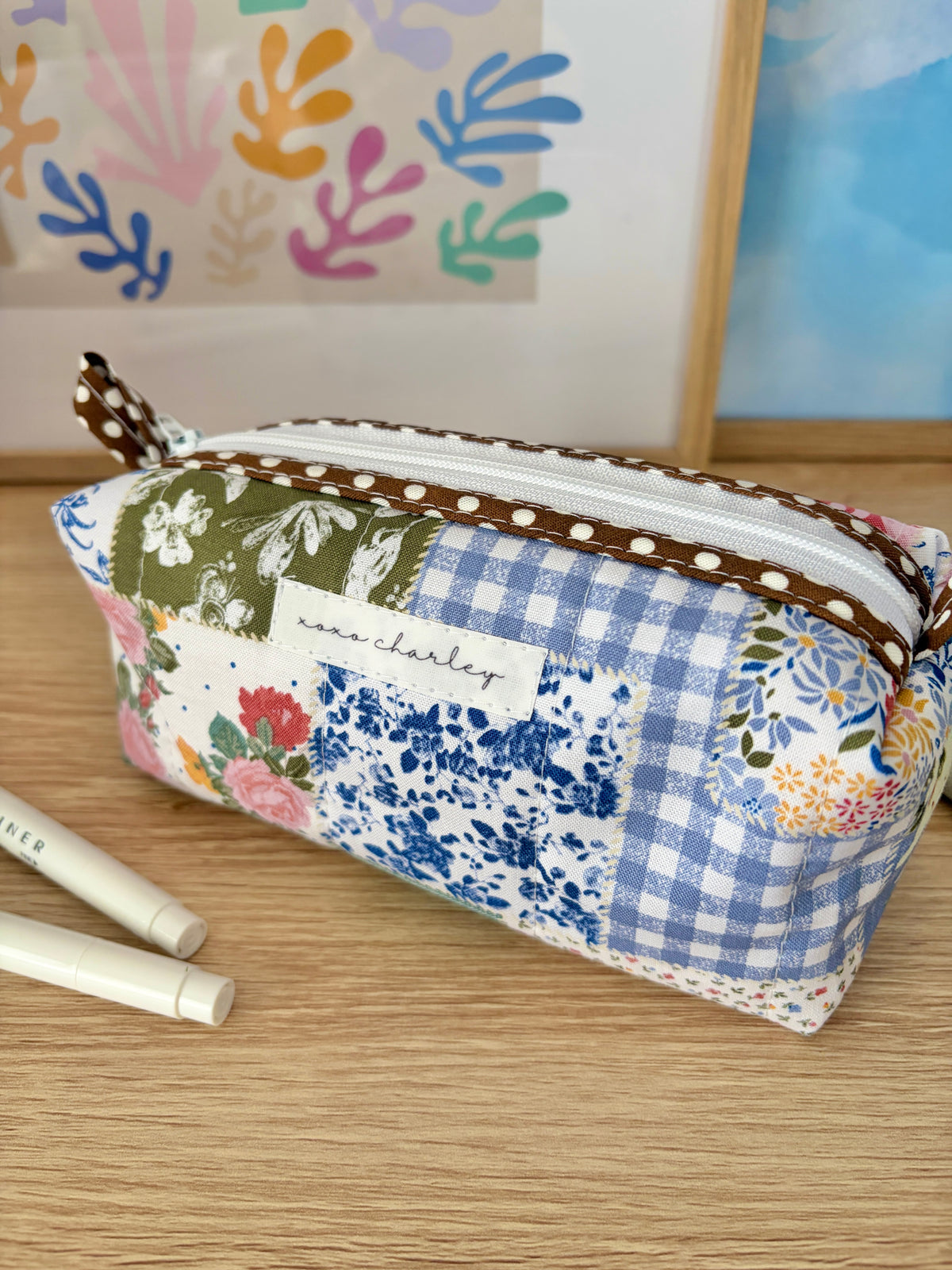 Colorblock picnic bag with zipper pocket, multicolor patchwork and brown trim