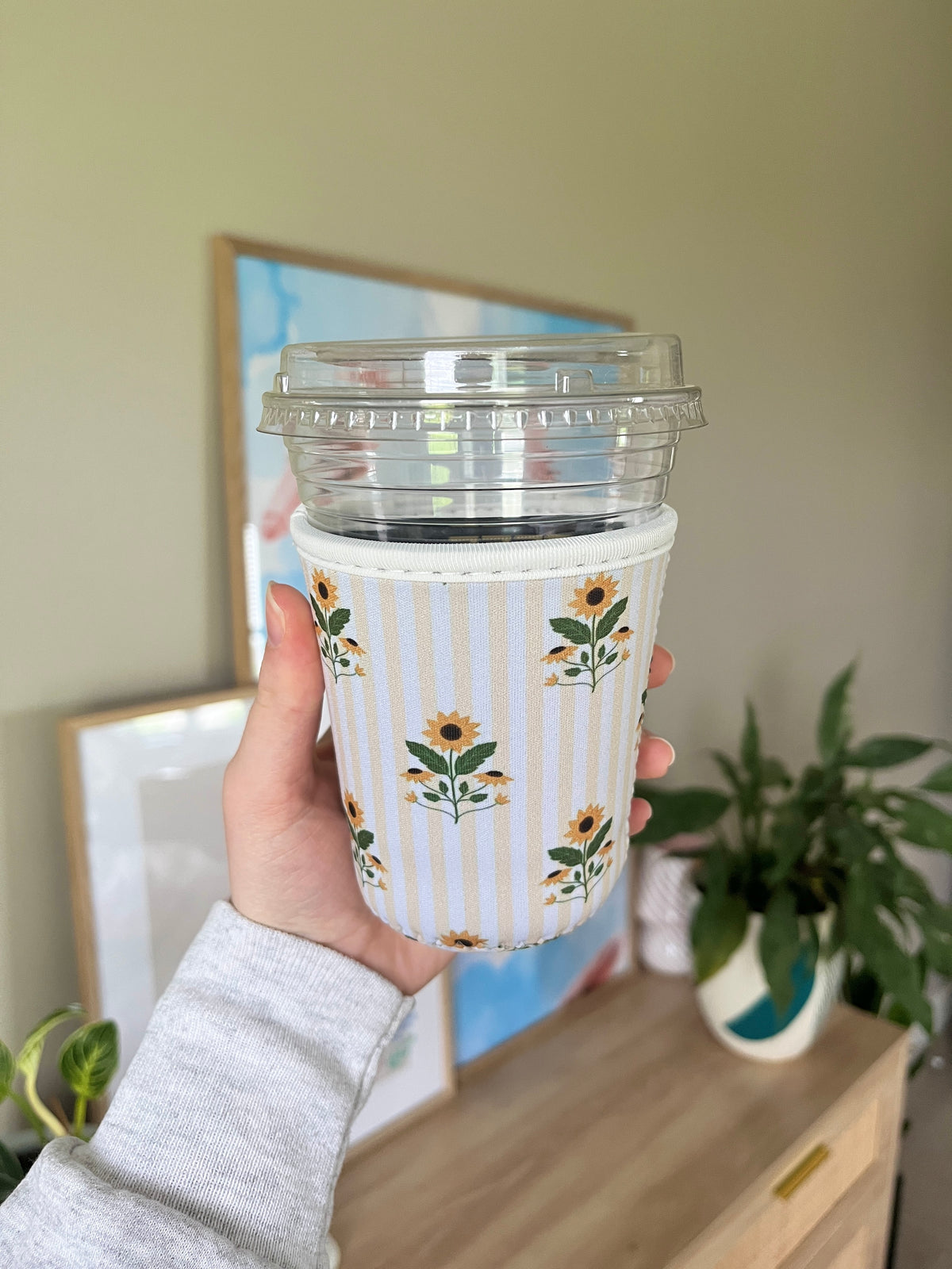 Sunflower cup sleeve with lid top, striped pattern and flower accents