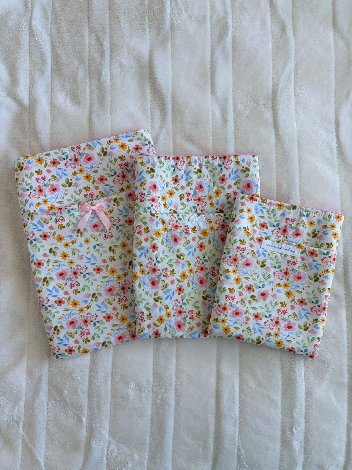 Floral e-reader/book sleeve with light pink bow, multicolor pattern