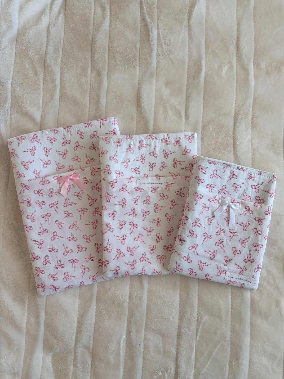 Mini e-reader/book sleeve with pink bow pattern, double-pocket open design