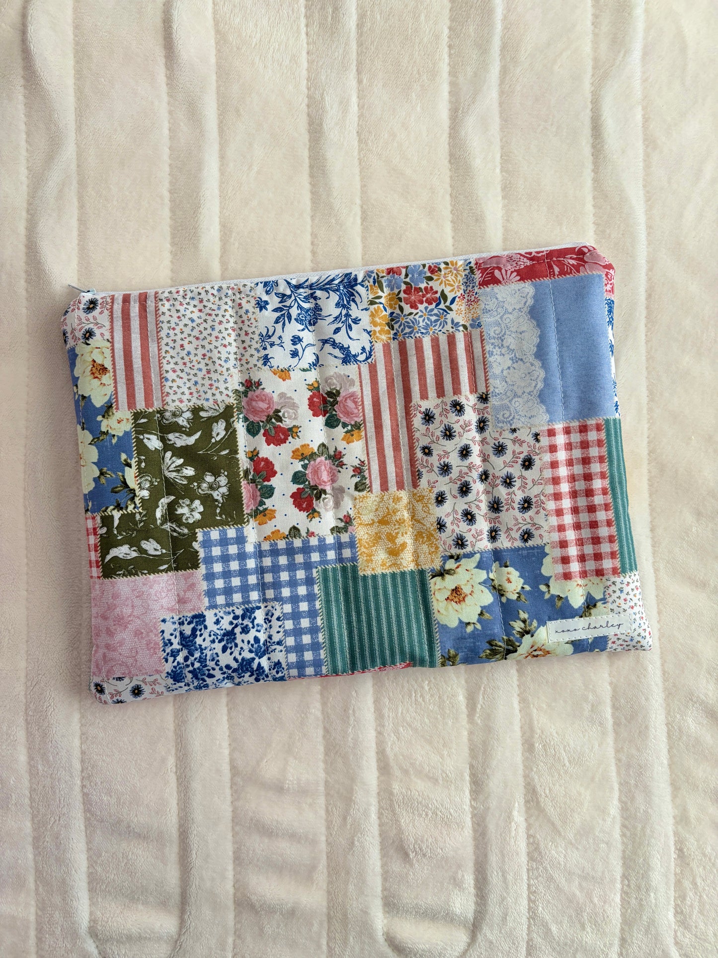 Colorful Picnic Laptop & Tablet Sleeve