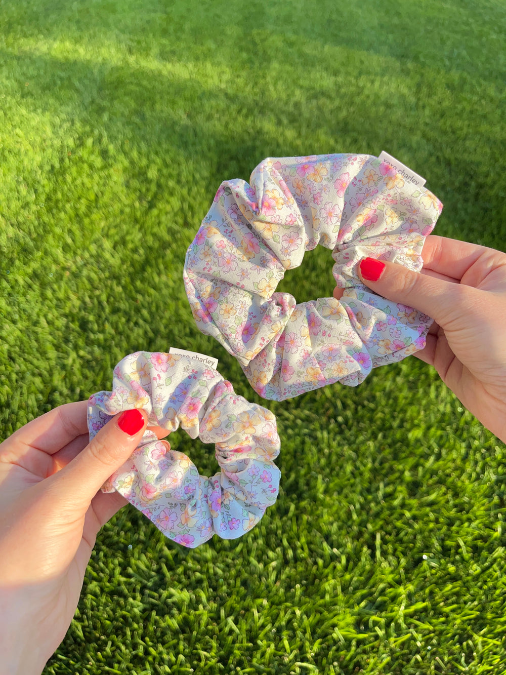 Cotton scrunchie with pastel floral print, gathered scrunched elastic.