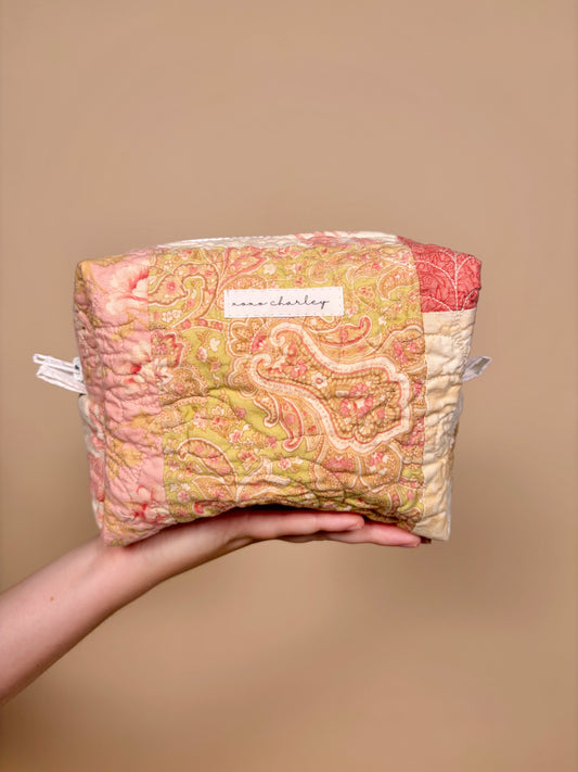 Selena White Medium Makeup Bag *limited-edition*