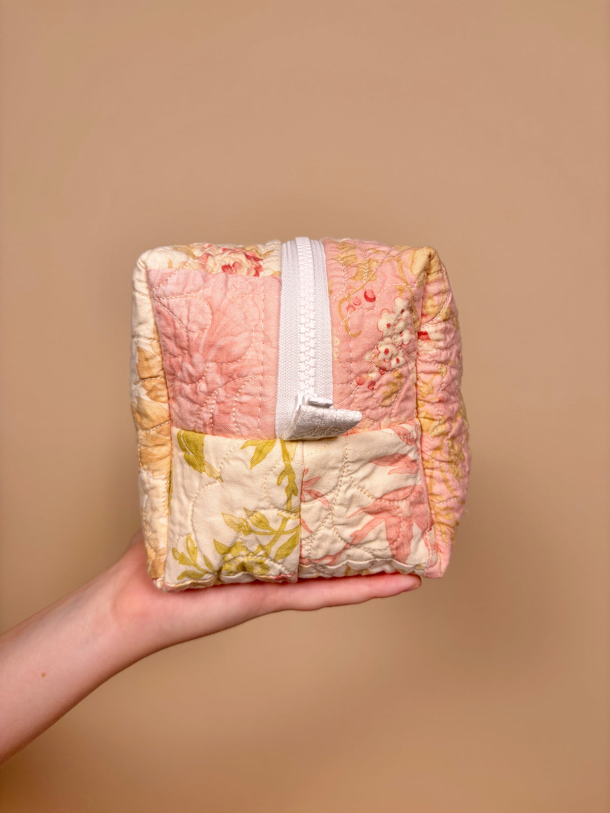 Selena White Medium Makeup Bag *limited-edition*