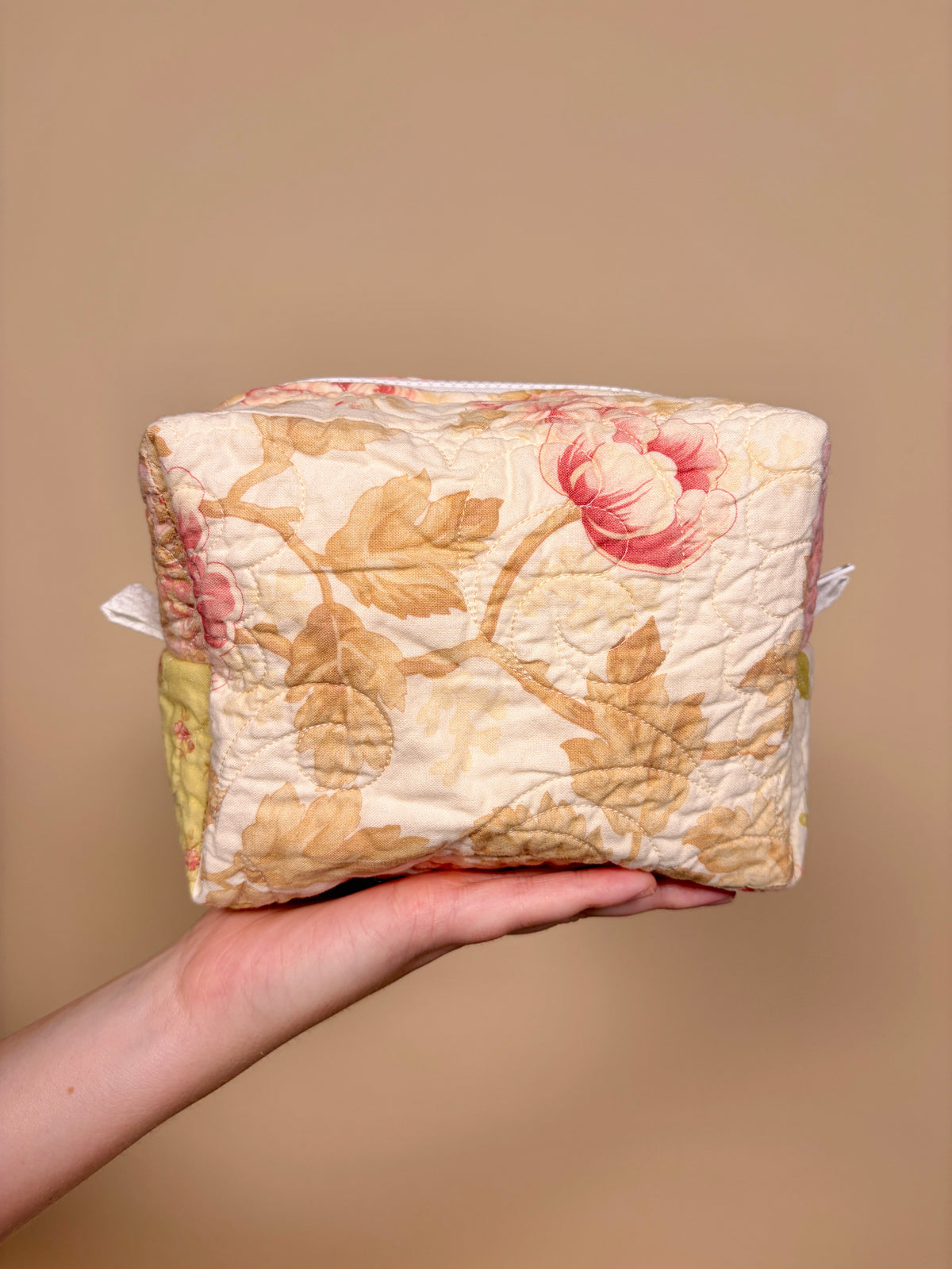 Selena White Medium Makeup Bag *limited-edition*