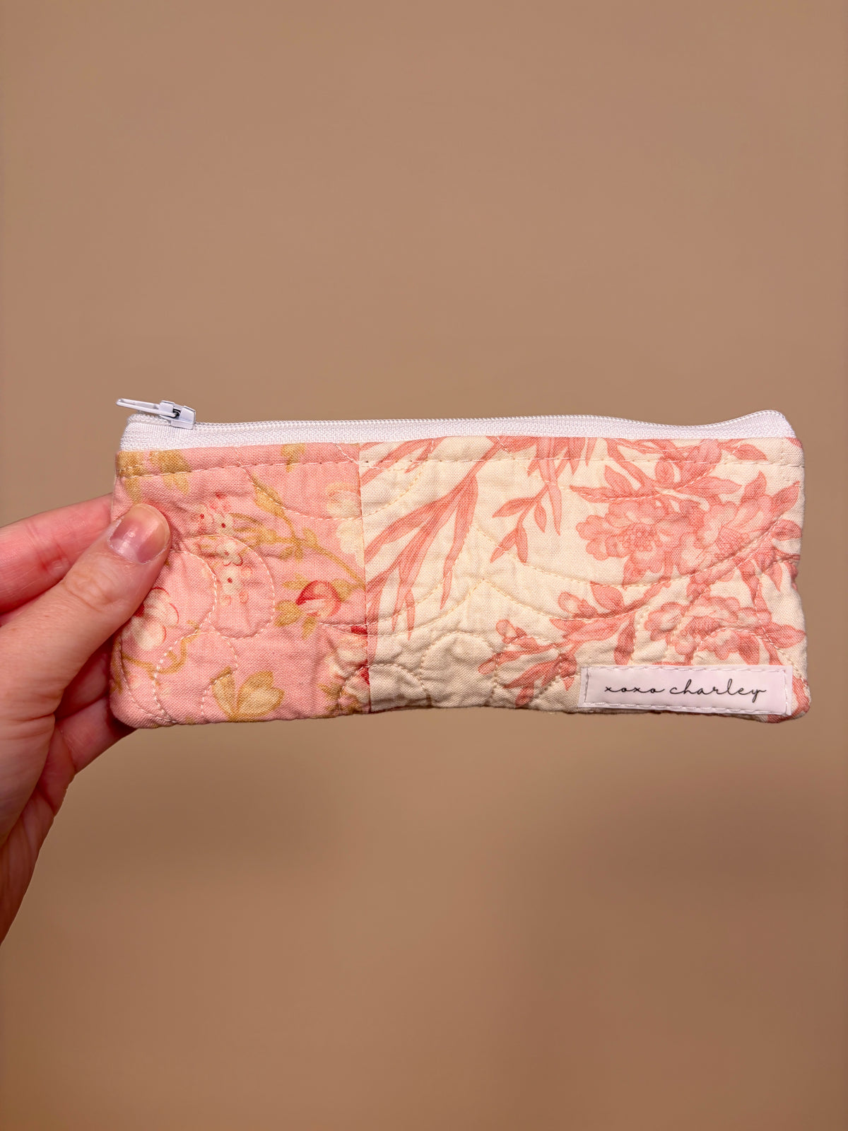 Selena White Pencil & Glasses Case *limited-edition*