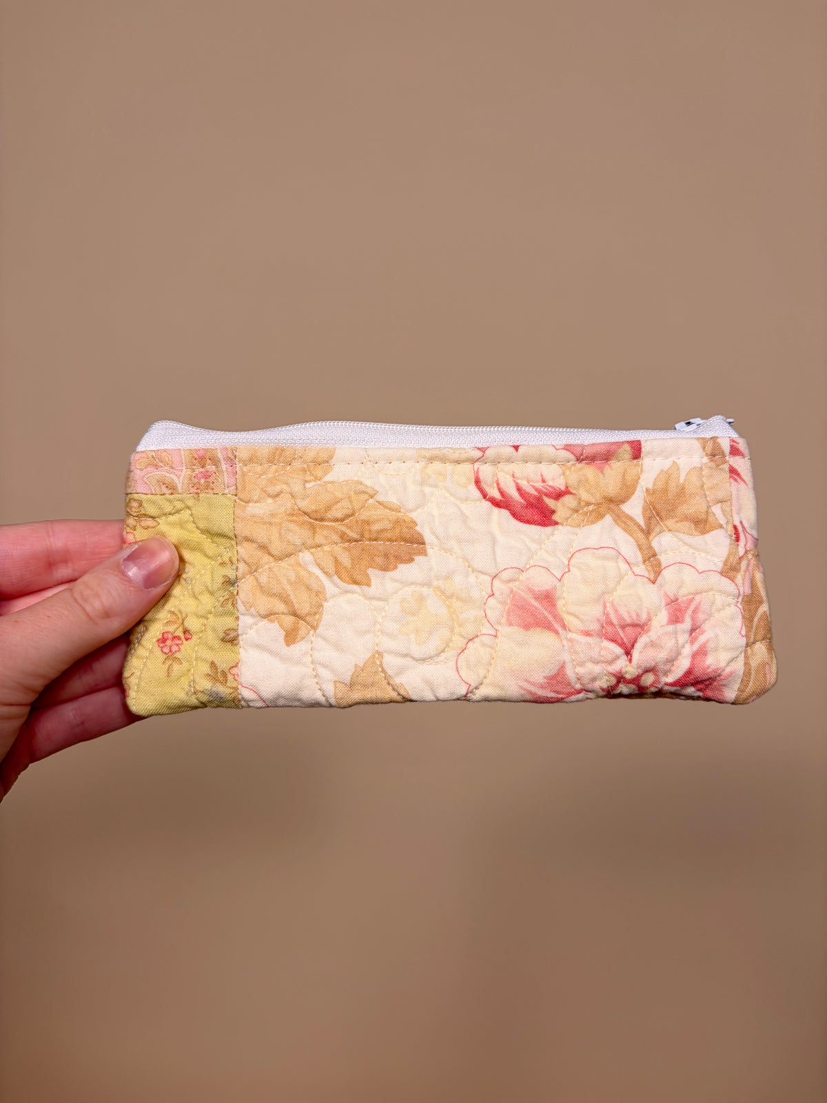 Selena White Pencil & Glasses Case *limited-edition*