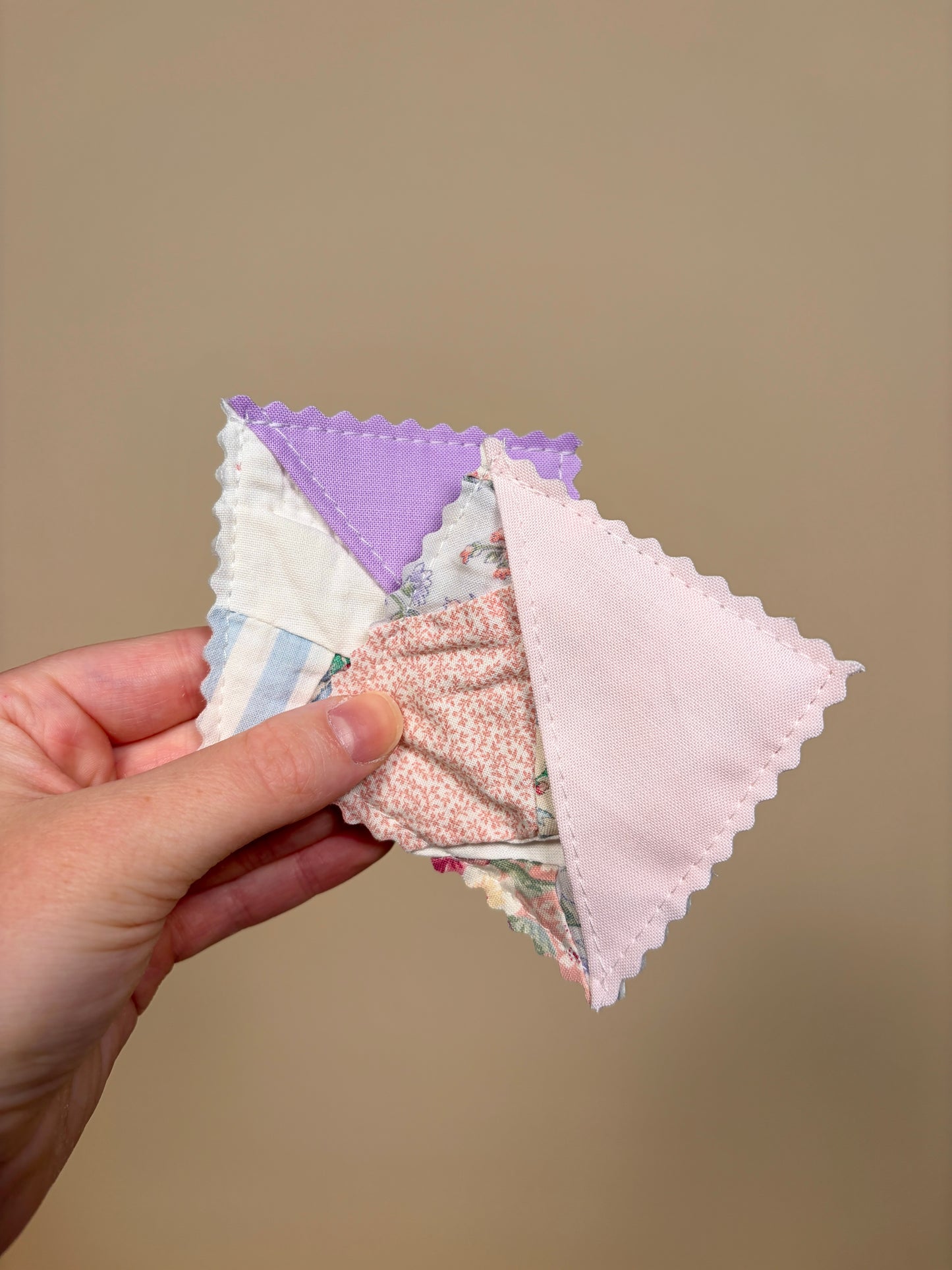 The Monthly Make 08 Annika Mystery Fabric Corner Bookmark *limited-edition*