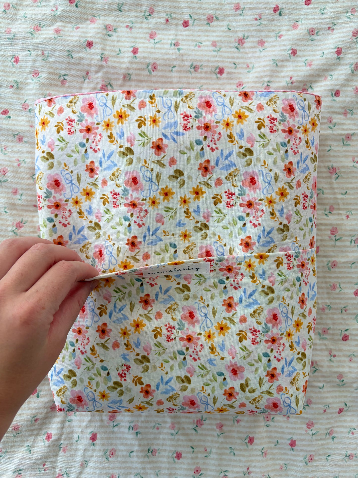 Bright Floral Bible Sleeve