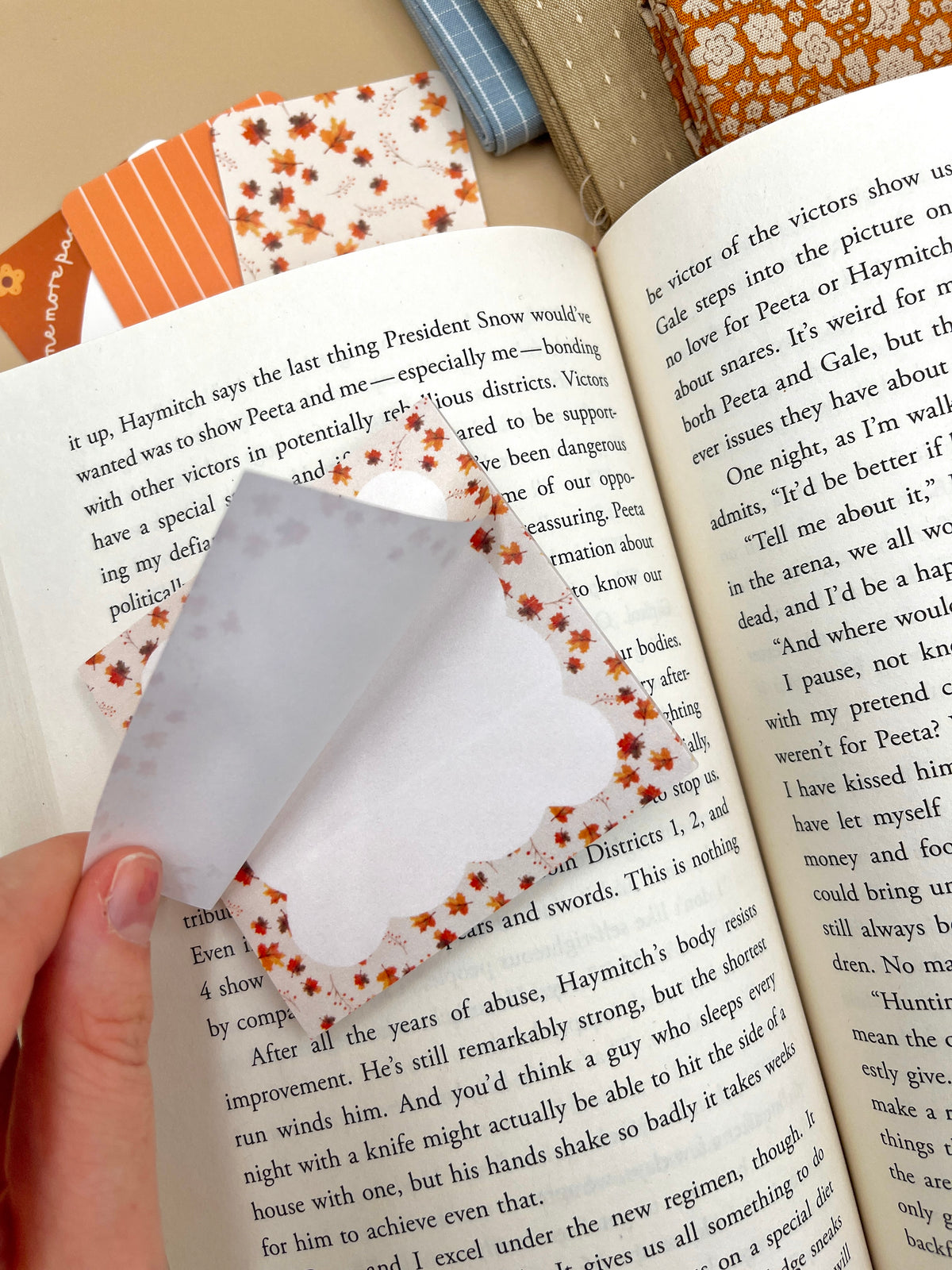 Handheld sticky note, white with orange and brown falling-leaf border