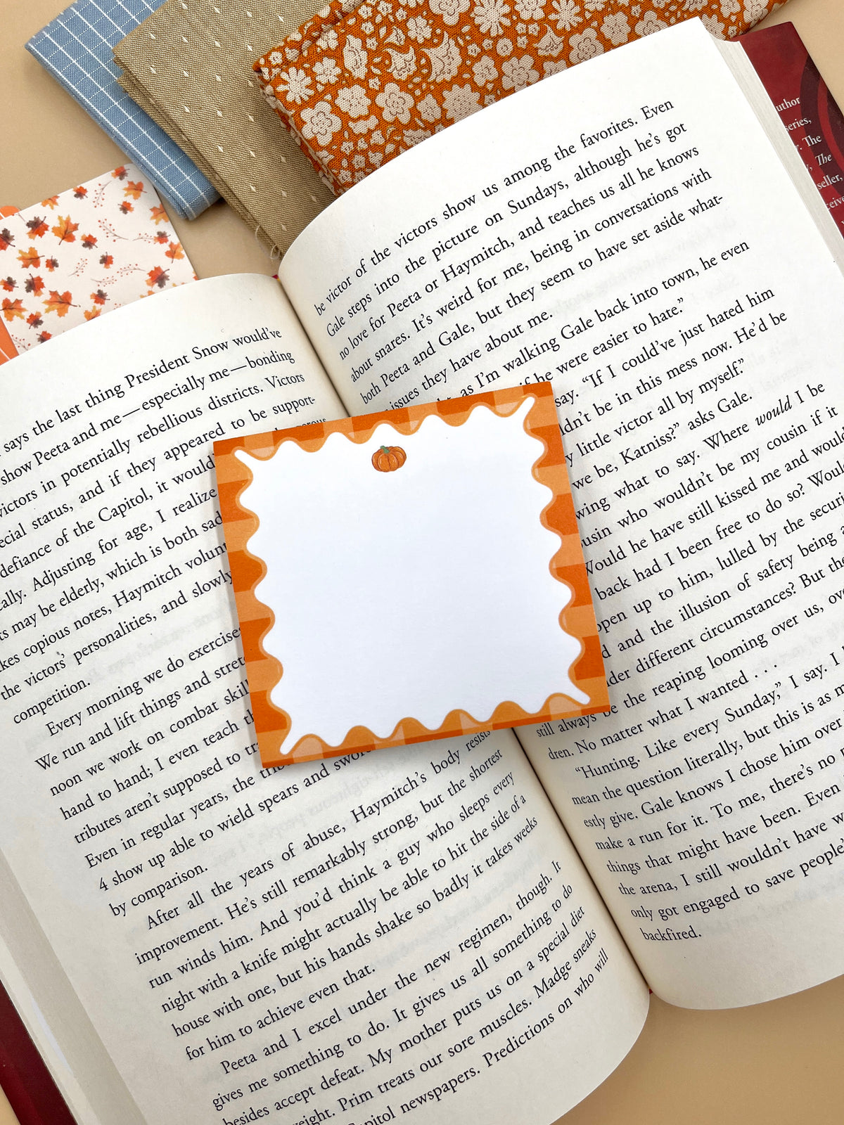 Orange pumpkin-shaped sticky note with blank white page and orange scalloped edge