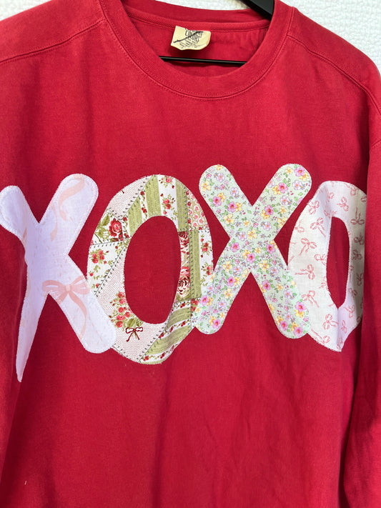 "XOXO" Crewneck Sweatshirt (Size L)