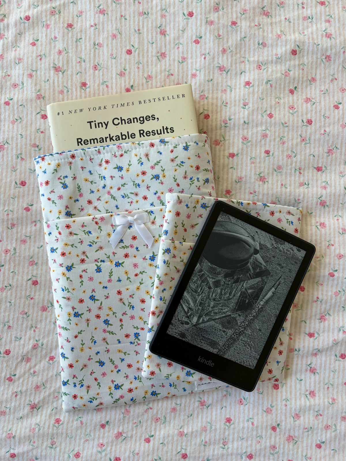 Mini Colorful Flowers E-Reader/Book Sleeve - Blue Gingham