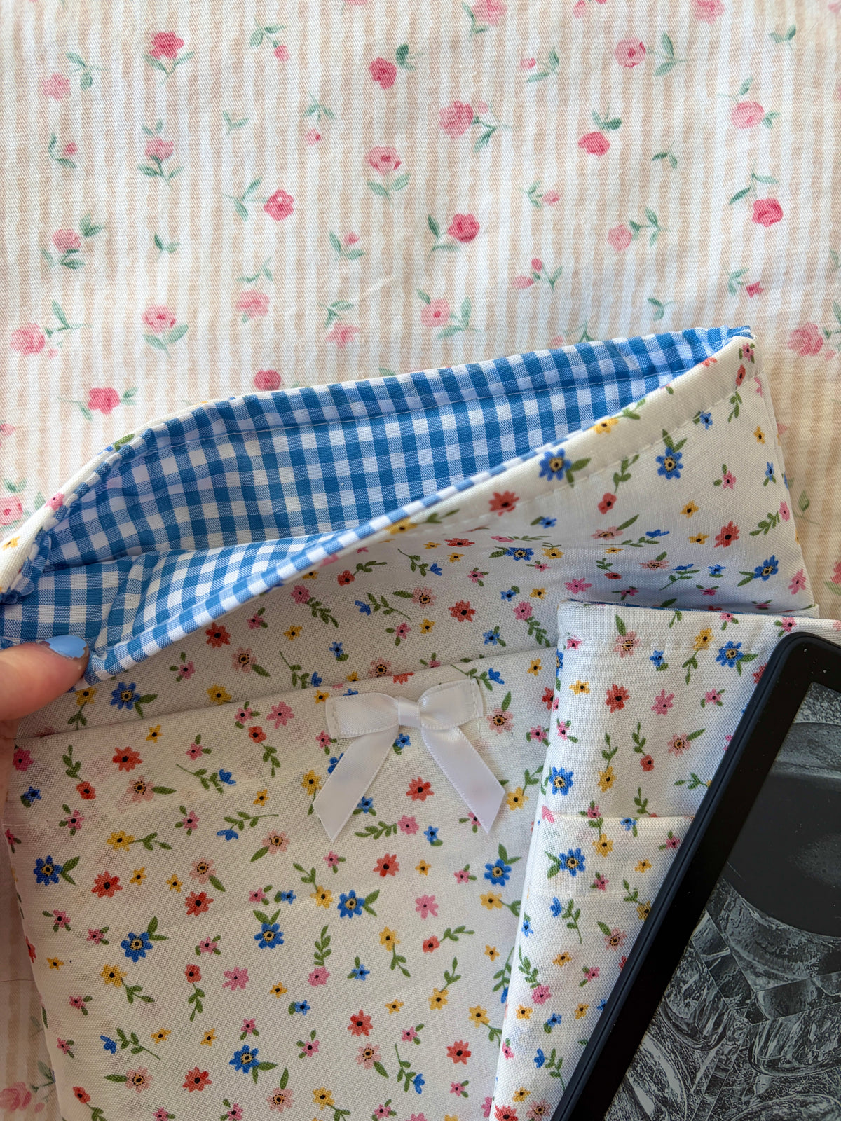 Mini Colorful Flowers E-Reader/Book Sleeve - Blue Gingham
